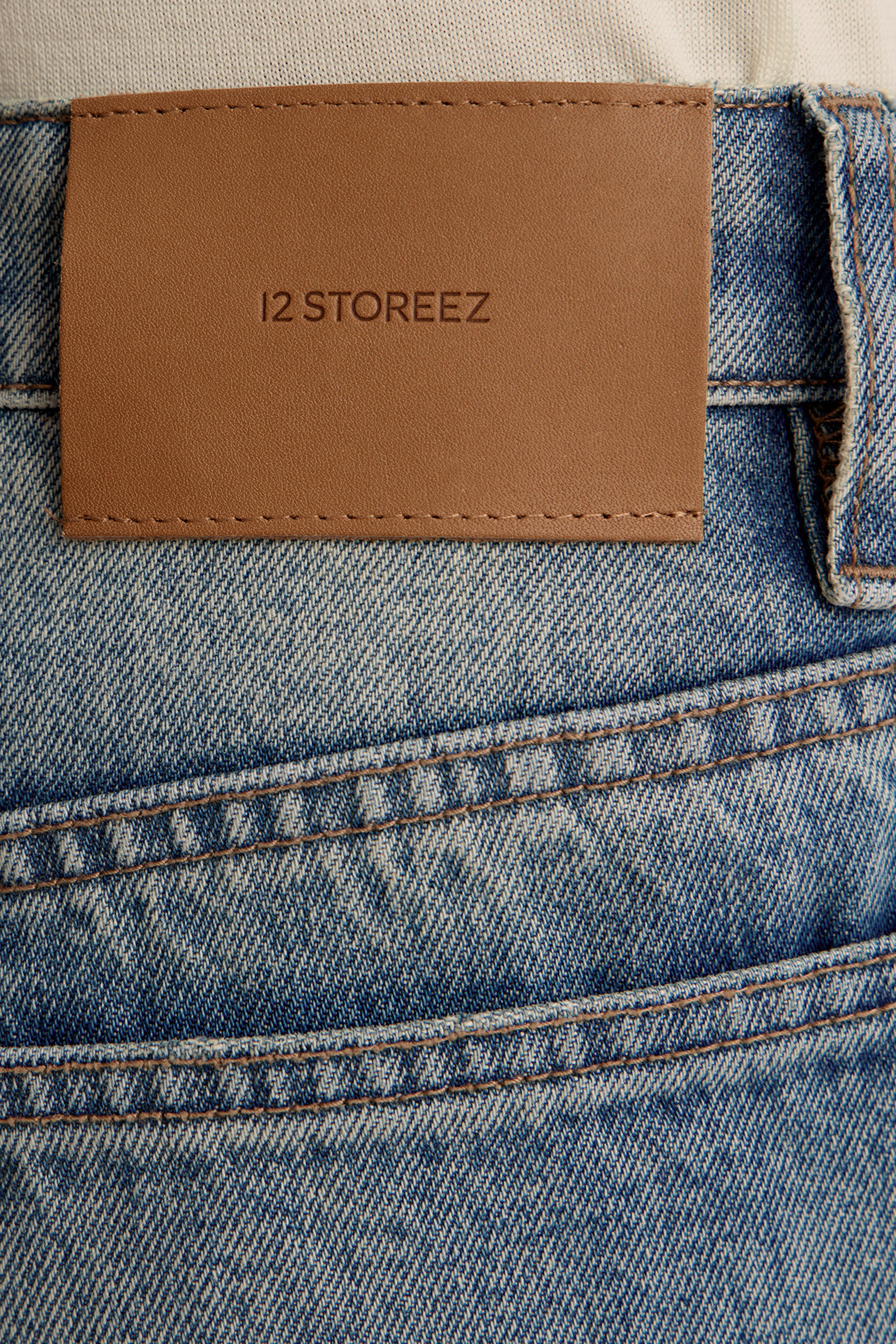 شورت بقصة ضيقة دنيم