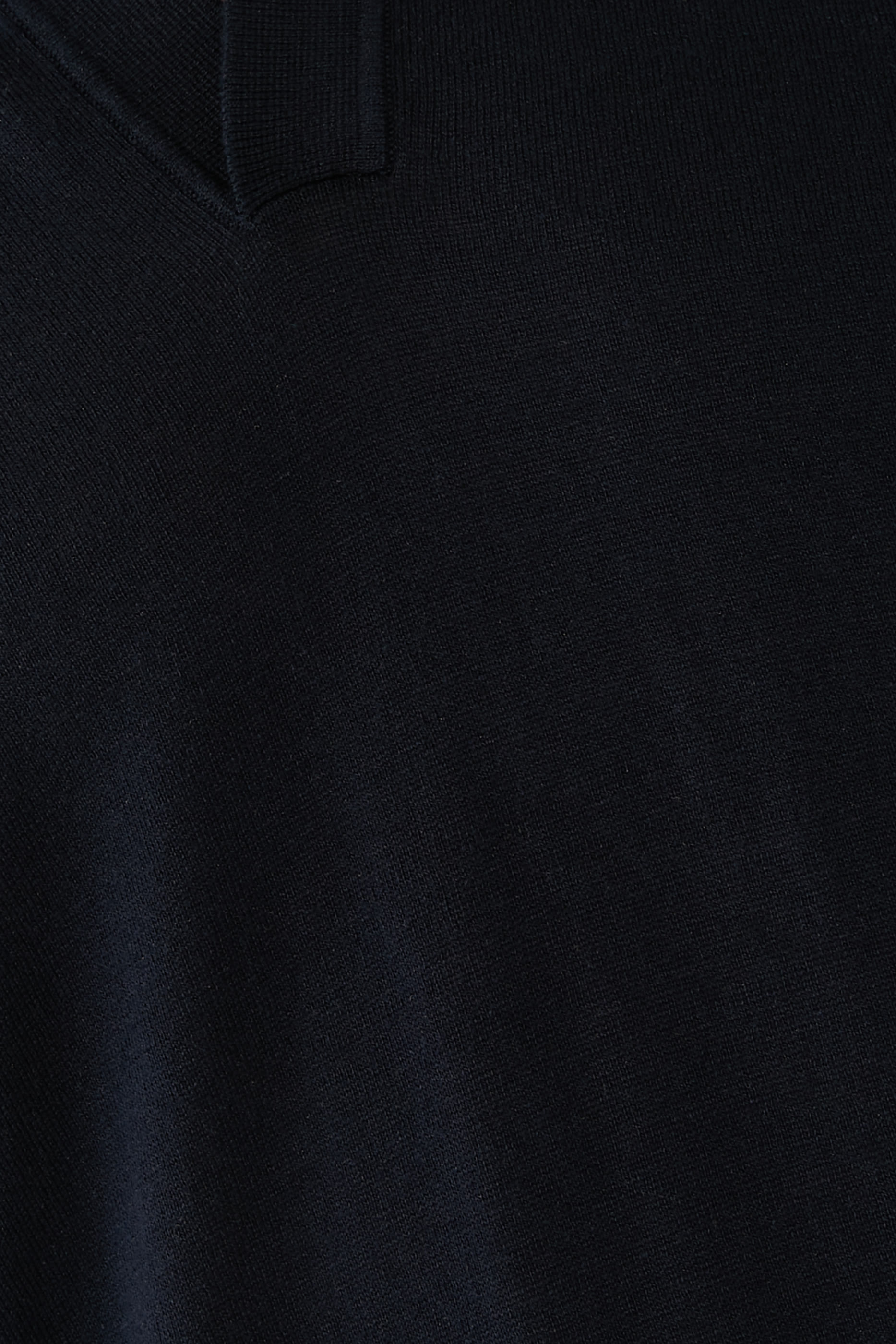 قميص بولو حرير