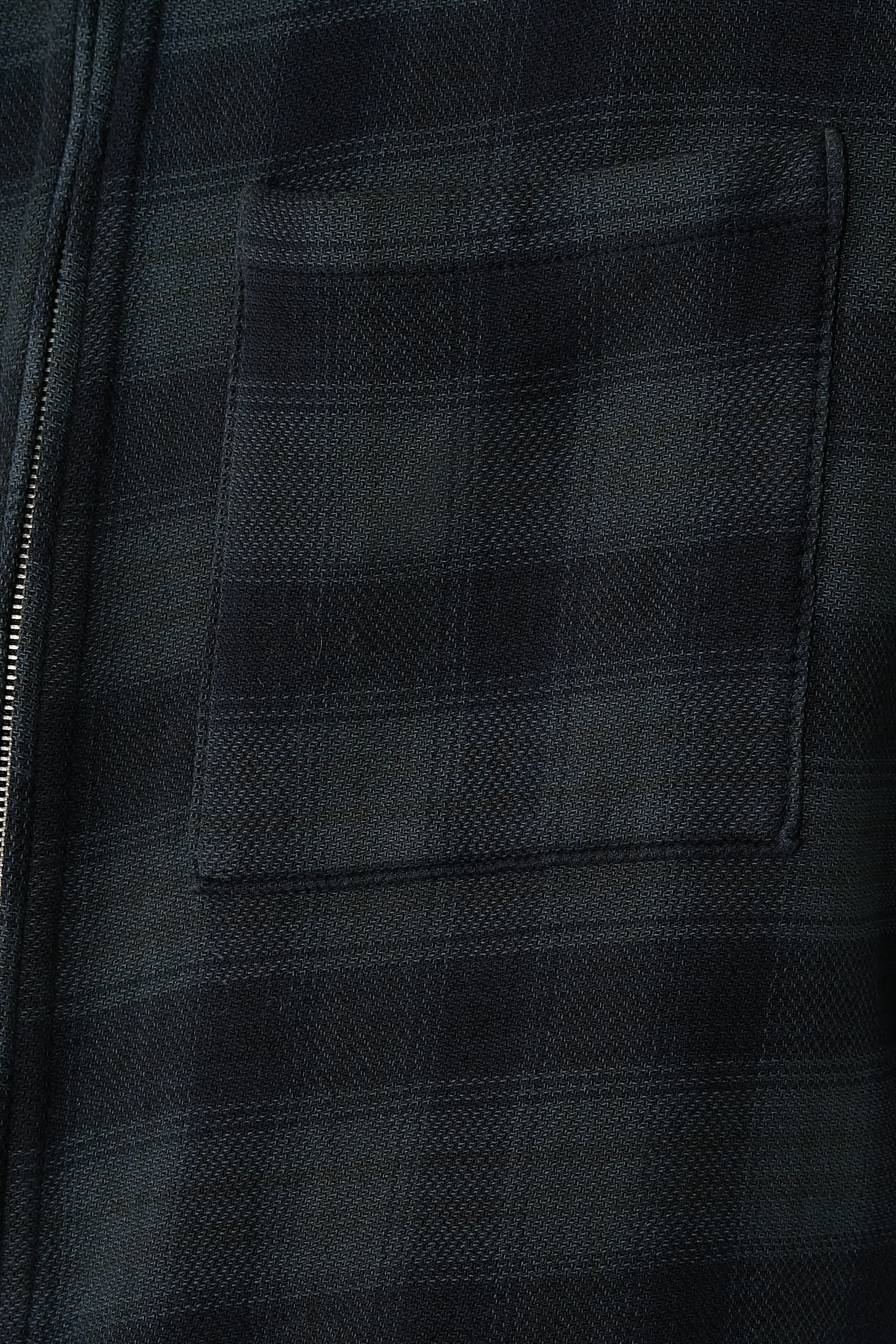 قميص بسحّاب ونقشة مربعات