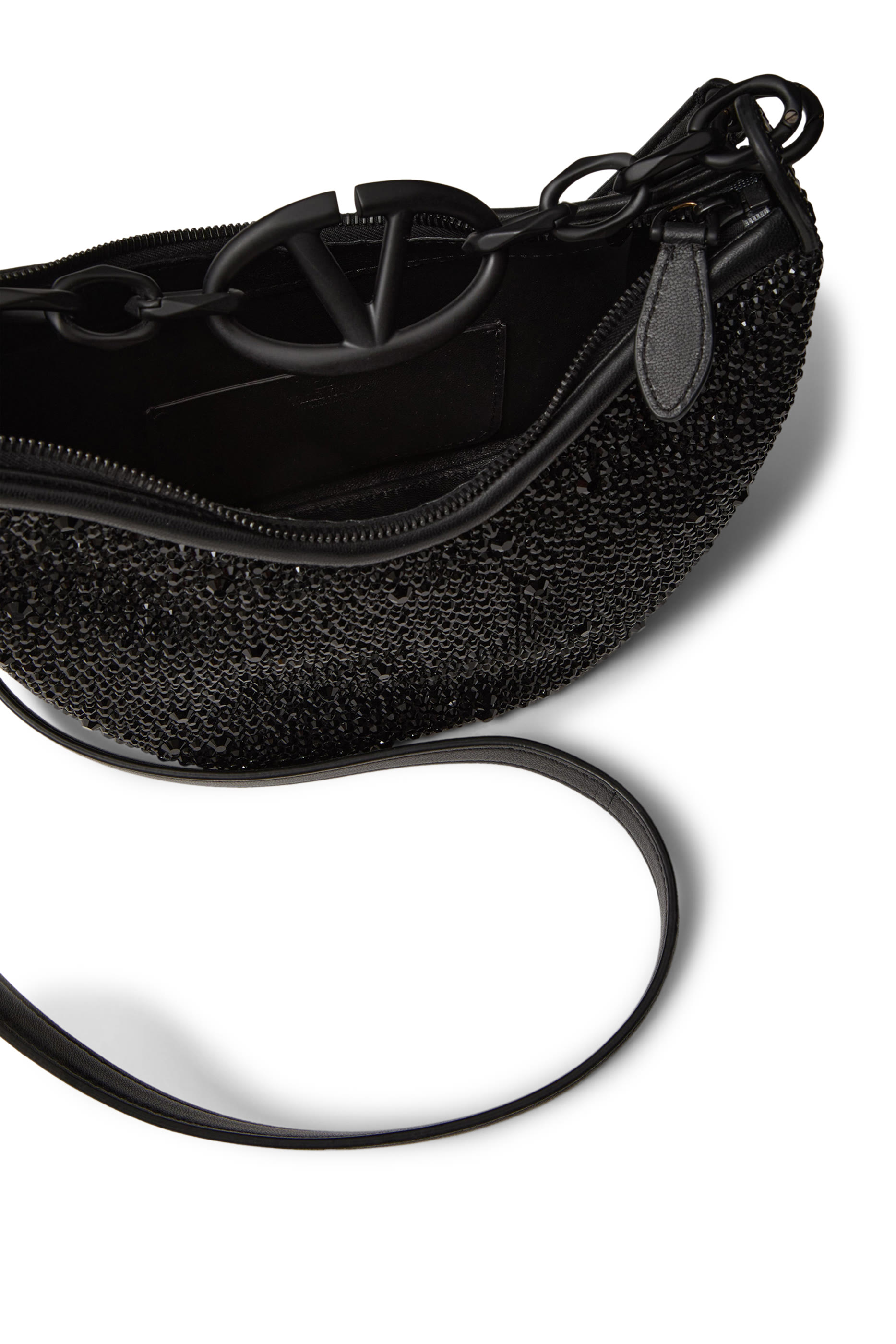 حقيبة فالنتينو غارافاني بتصميم هلال