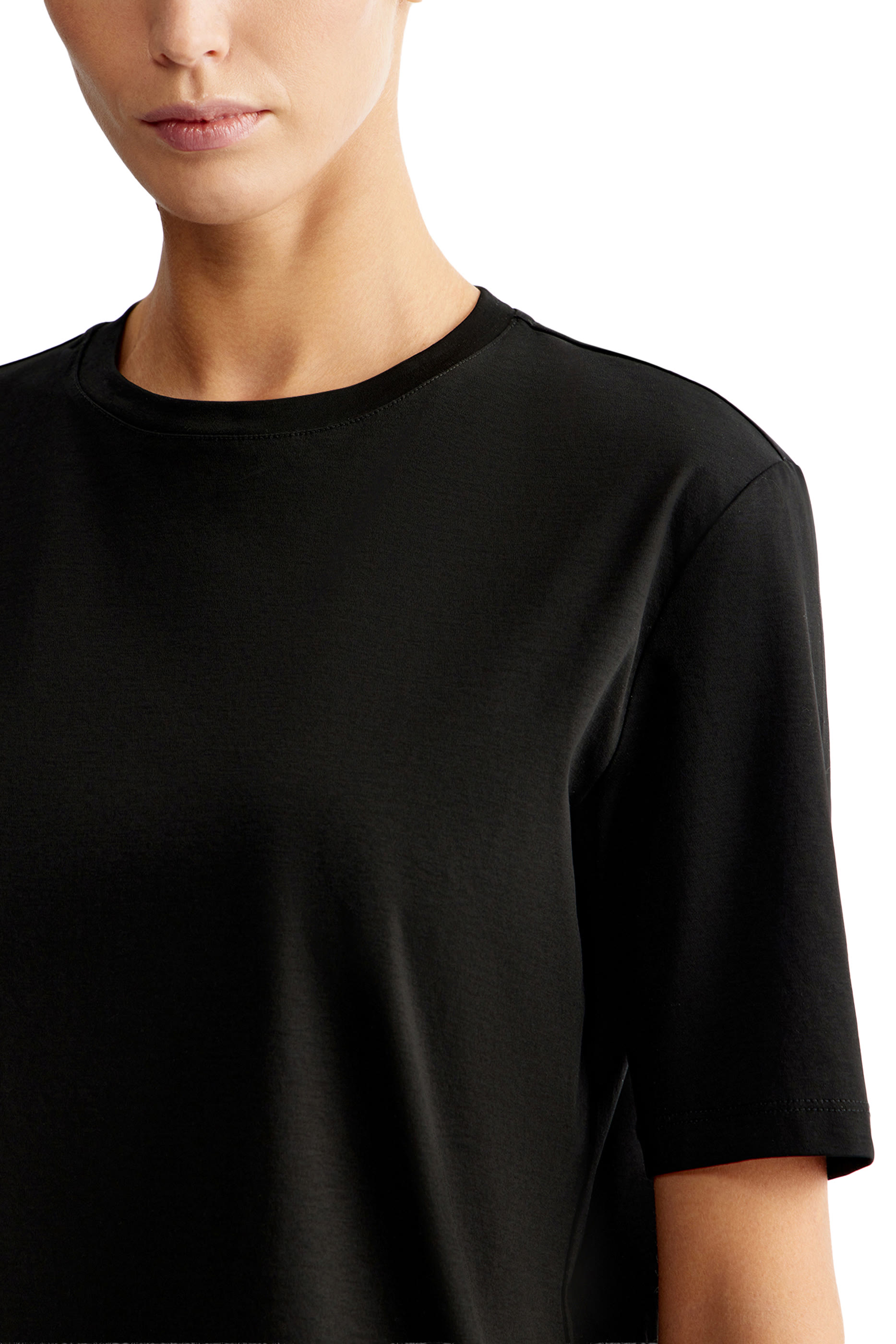 تيشيرت بقصة ضيقة