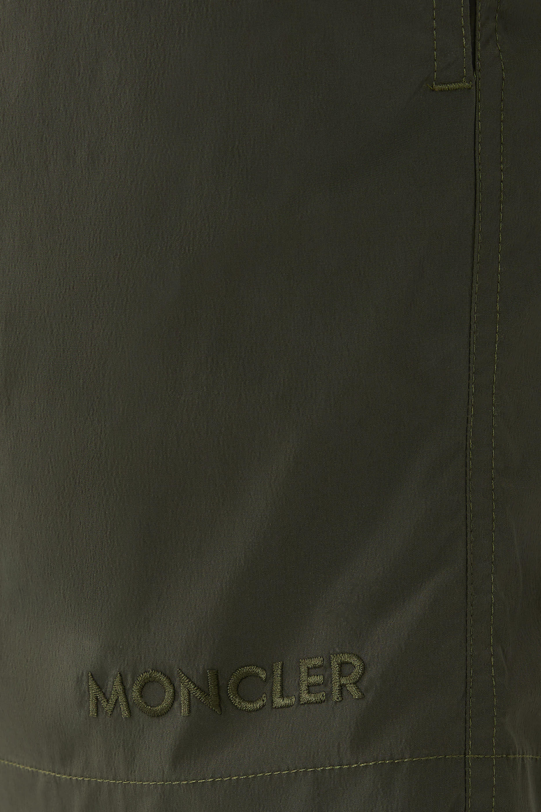 شورت سباحة بشعار الماركة