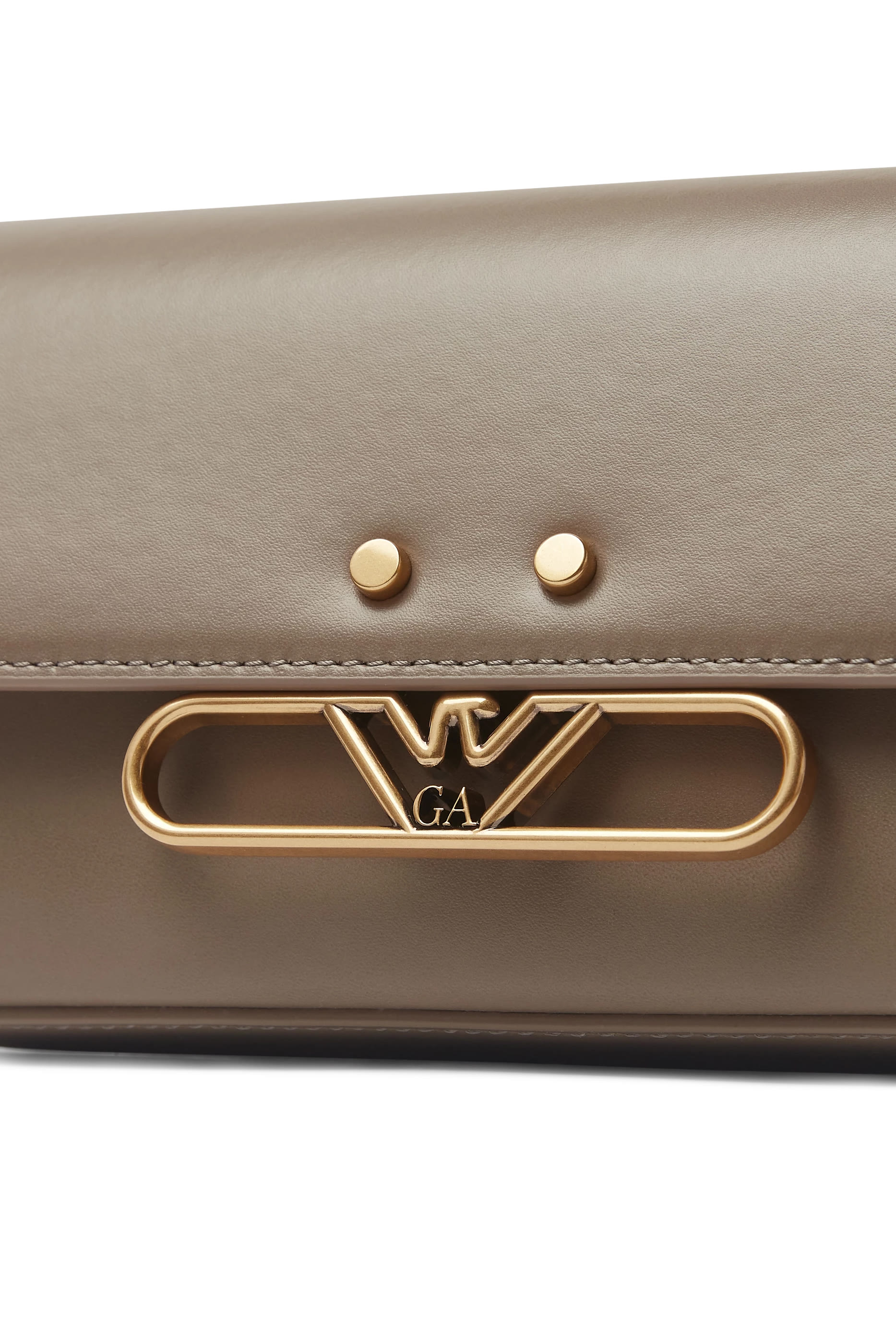 حقيبة كتف بحلية معدنية بشعار الماركة جلد ناعم