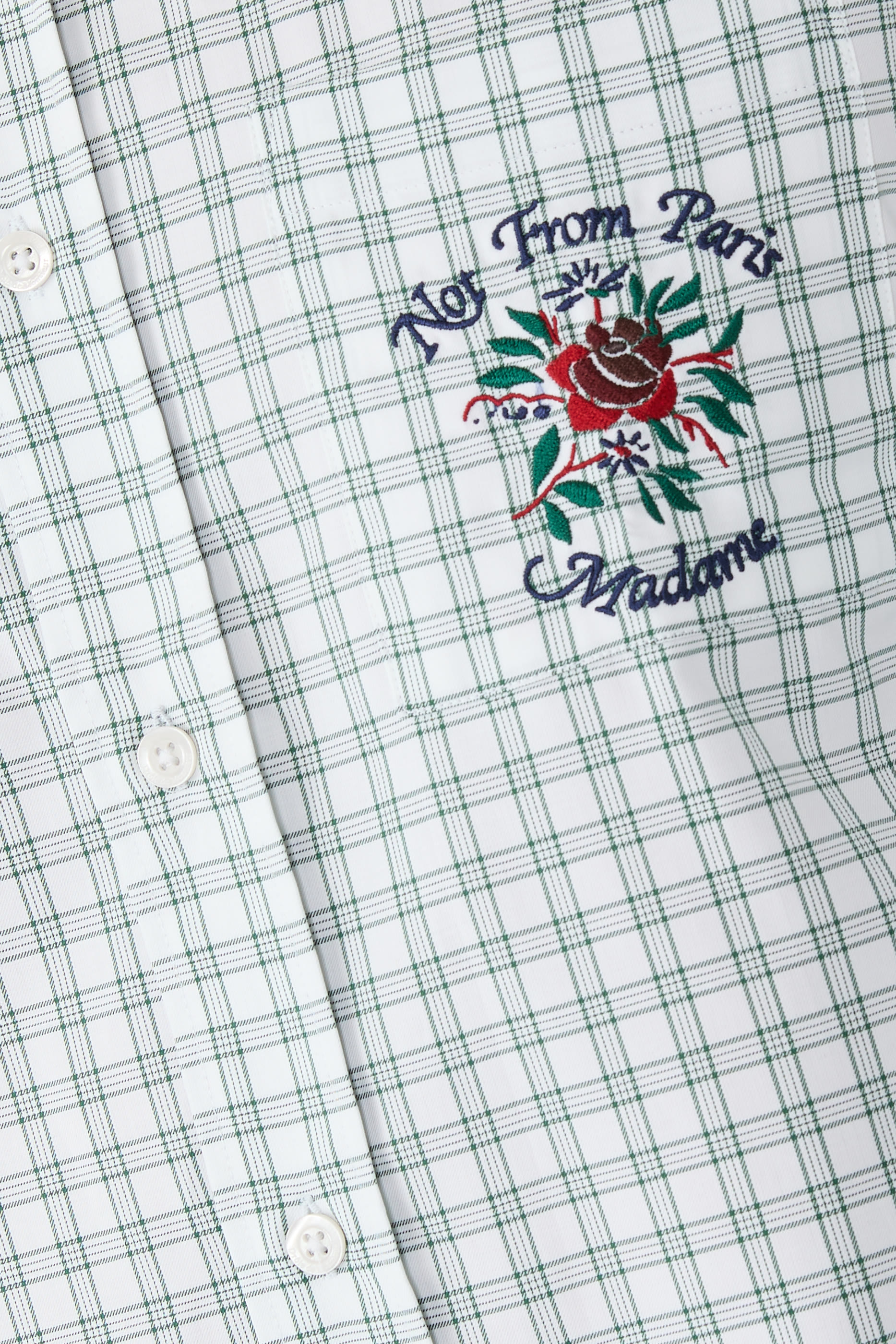 قميص بنقشة مربعات وتطريز شعار الماركة وزهرة