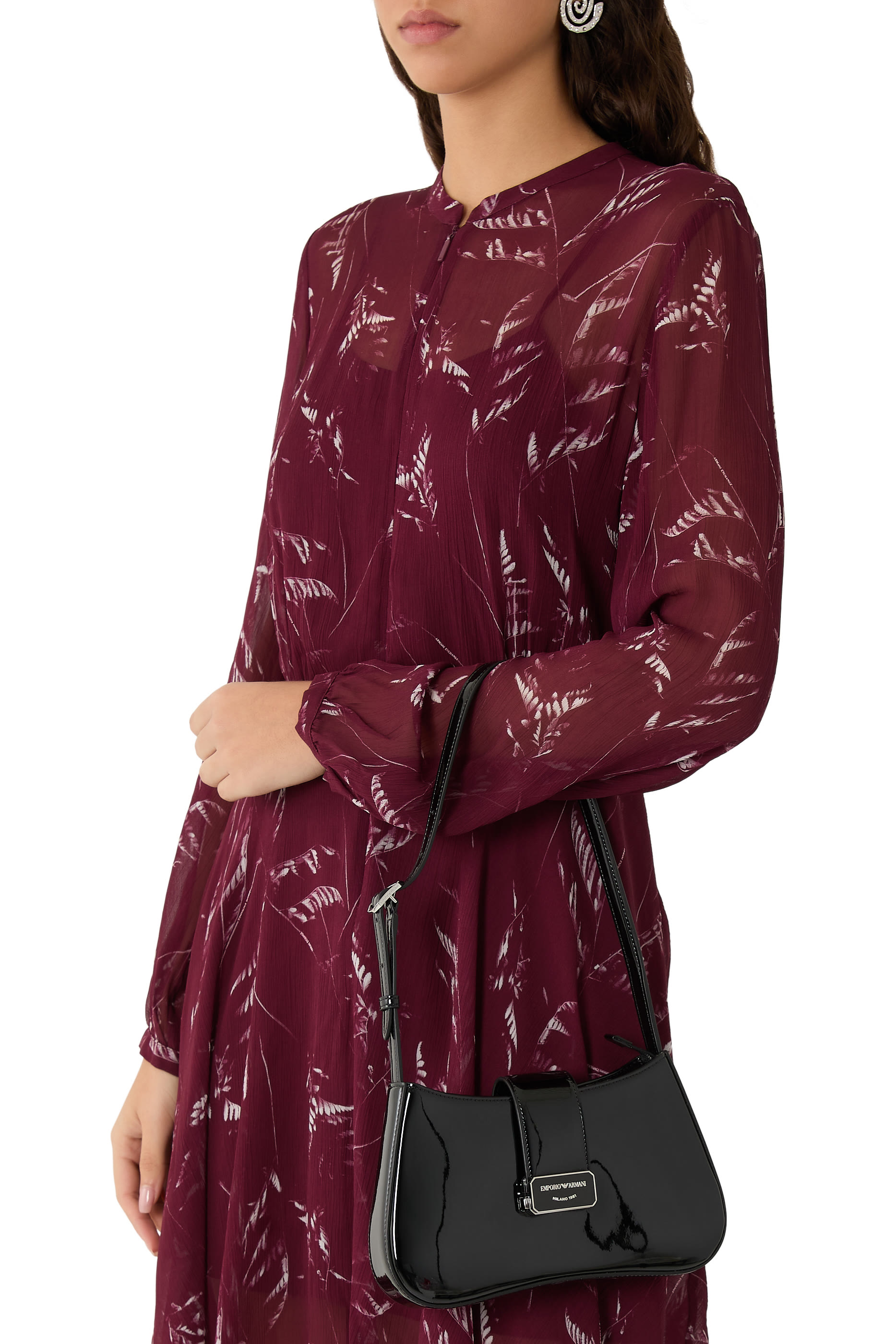 حقيبة كتف هوبو بمشبك بتصميم شعار الماركة