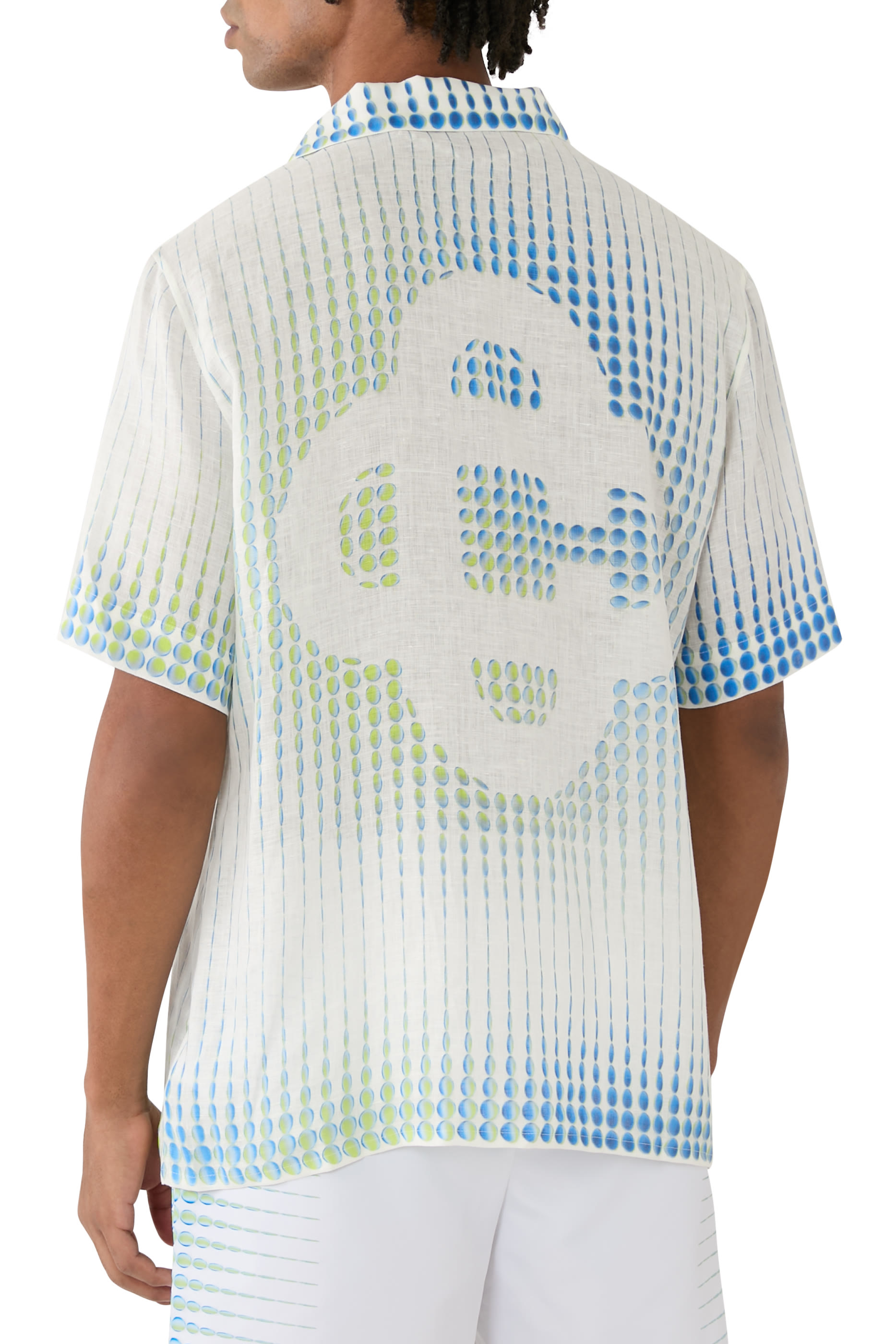 قميص بنقشة منقطة