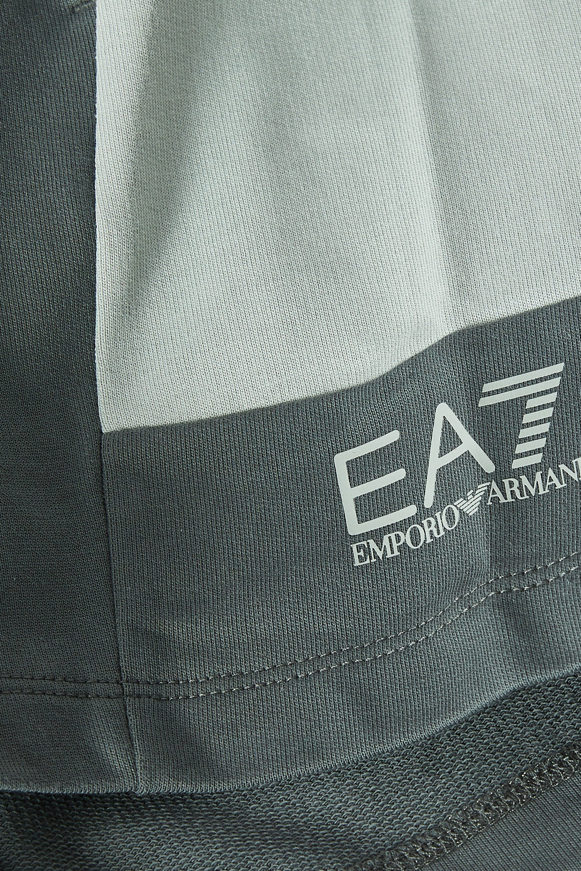 شورت بتصميم مقسم بألوان بشعار الماركة للأطفال