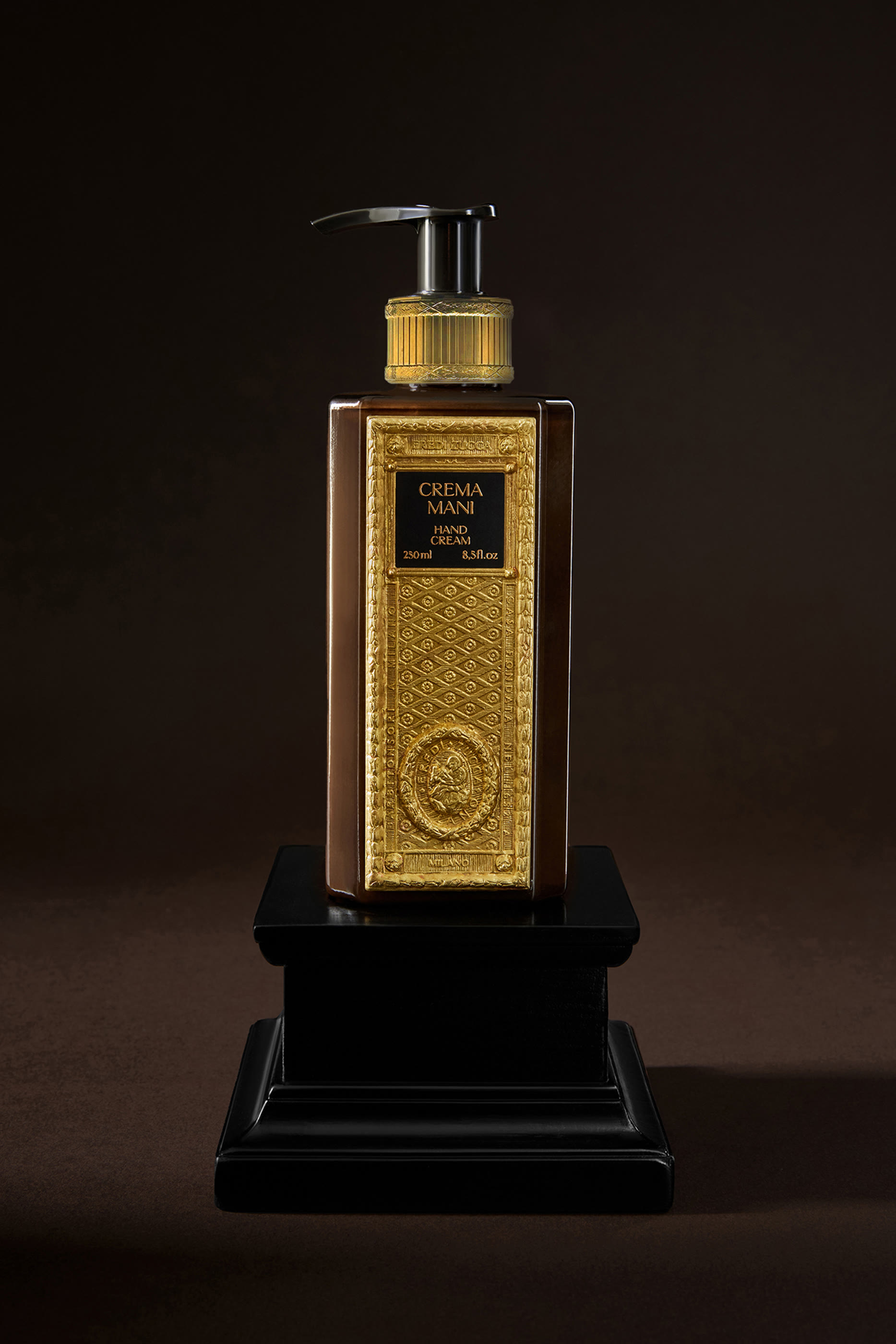 موزع كريم لليدين