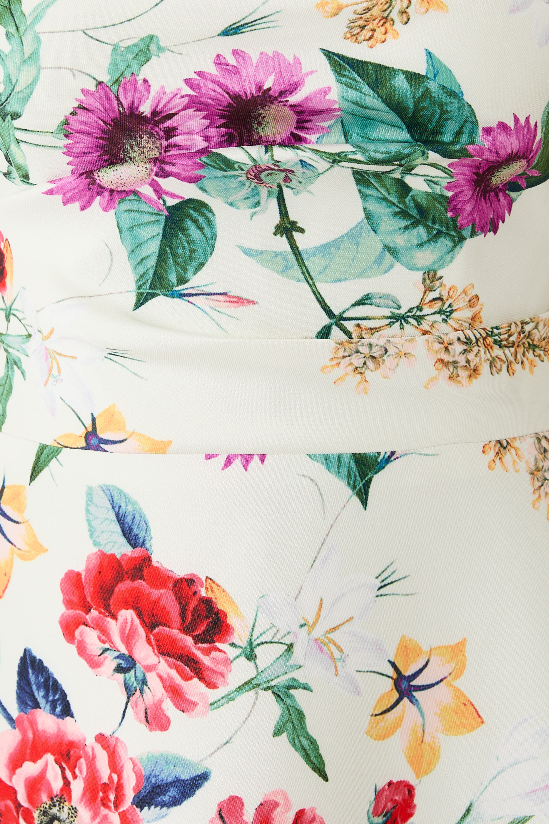 فستان سهرة بطبعة أزهار بلا أكمام