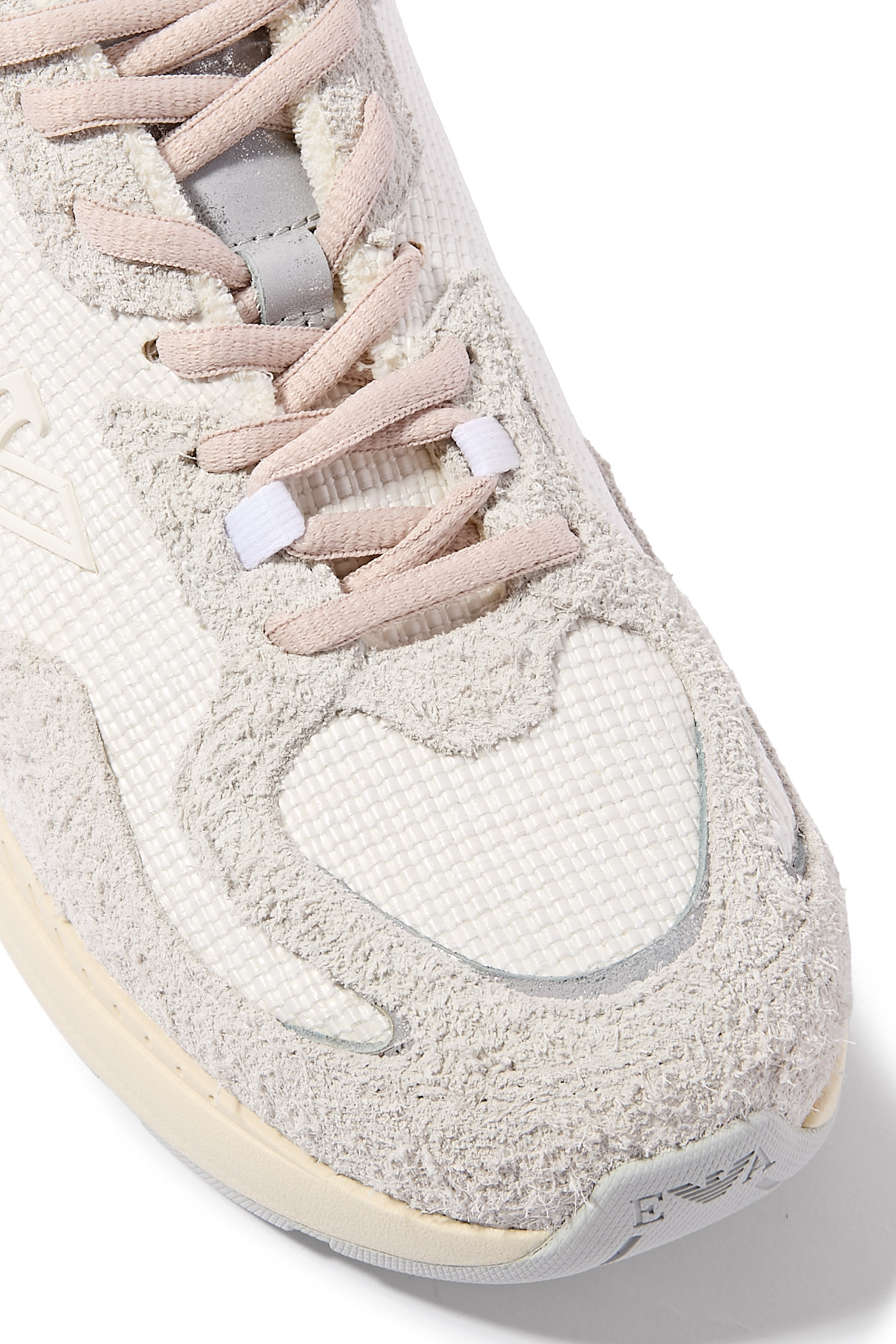 سنيكرز بشعار الماركة شمواه وقماش شبكي