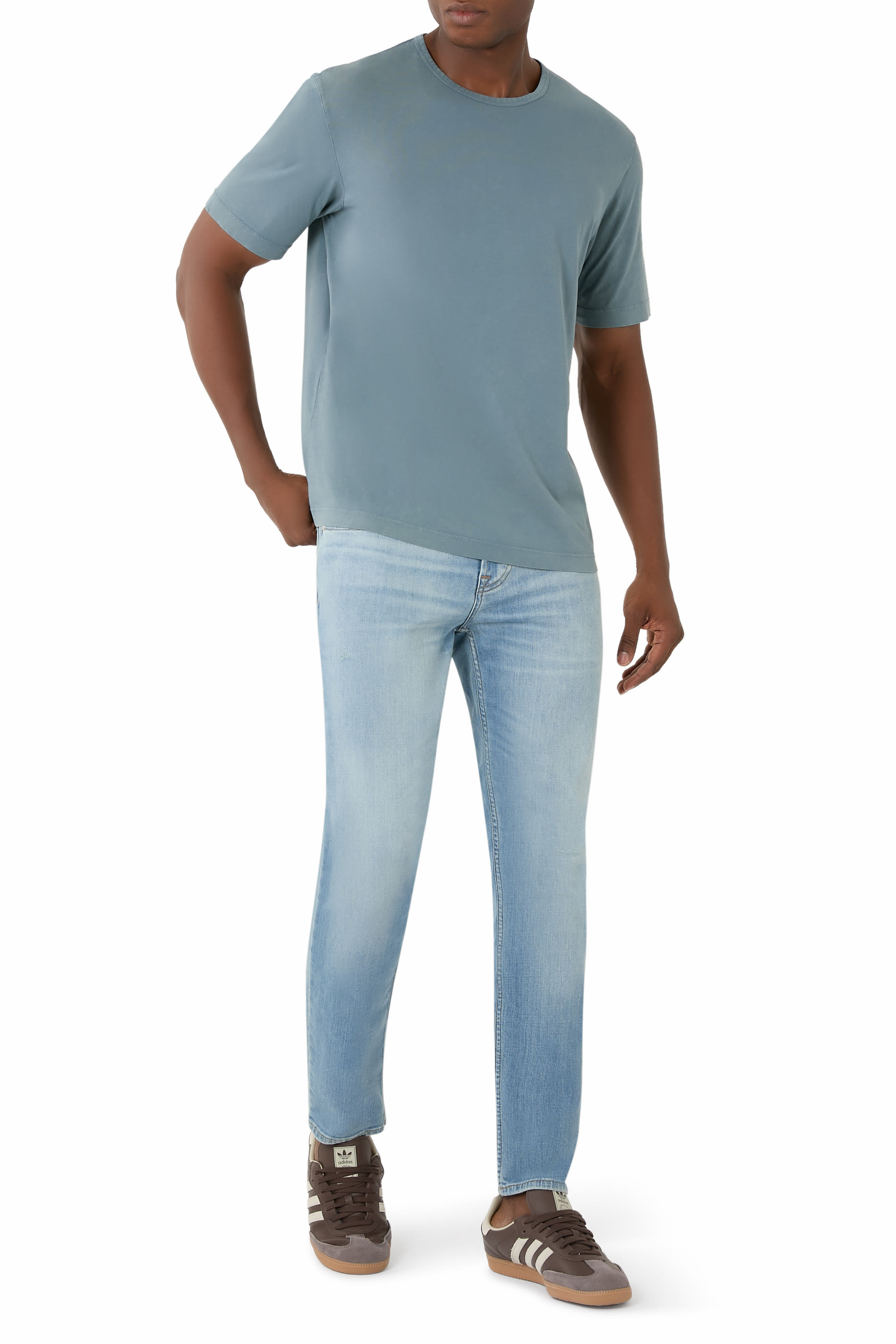 تيشيرت بياقة ضيقة مضلعة