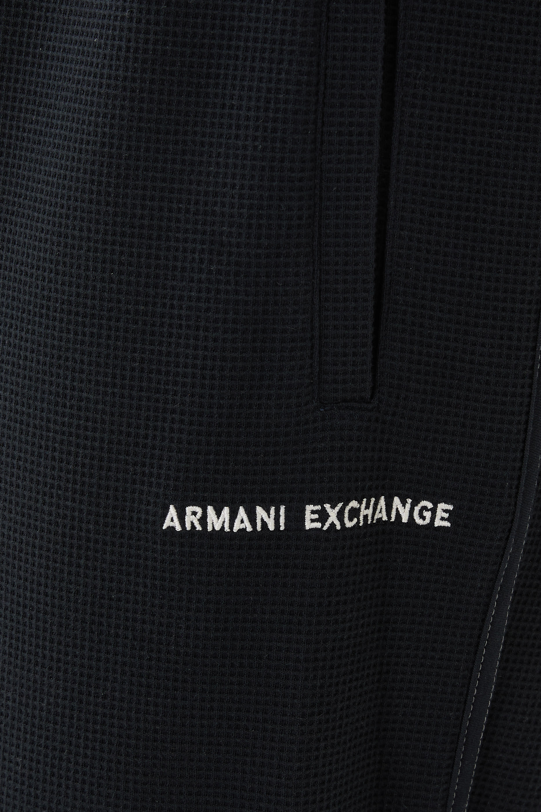 بنطال رياضي بشعار الماركة