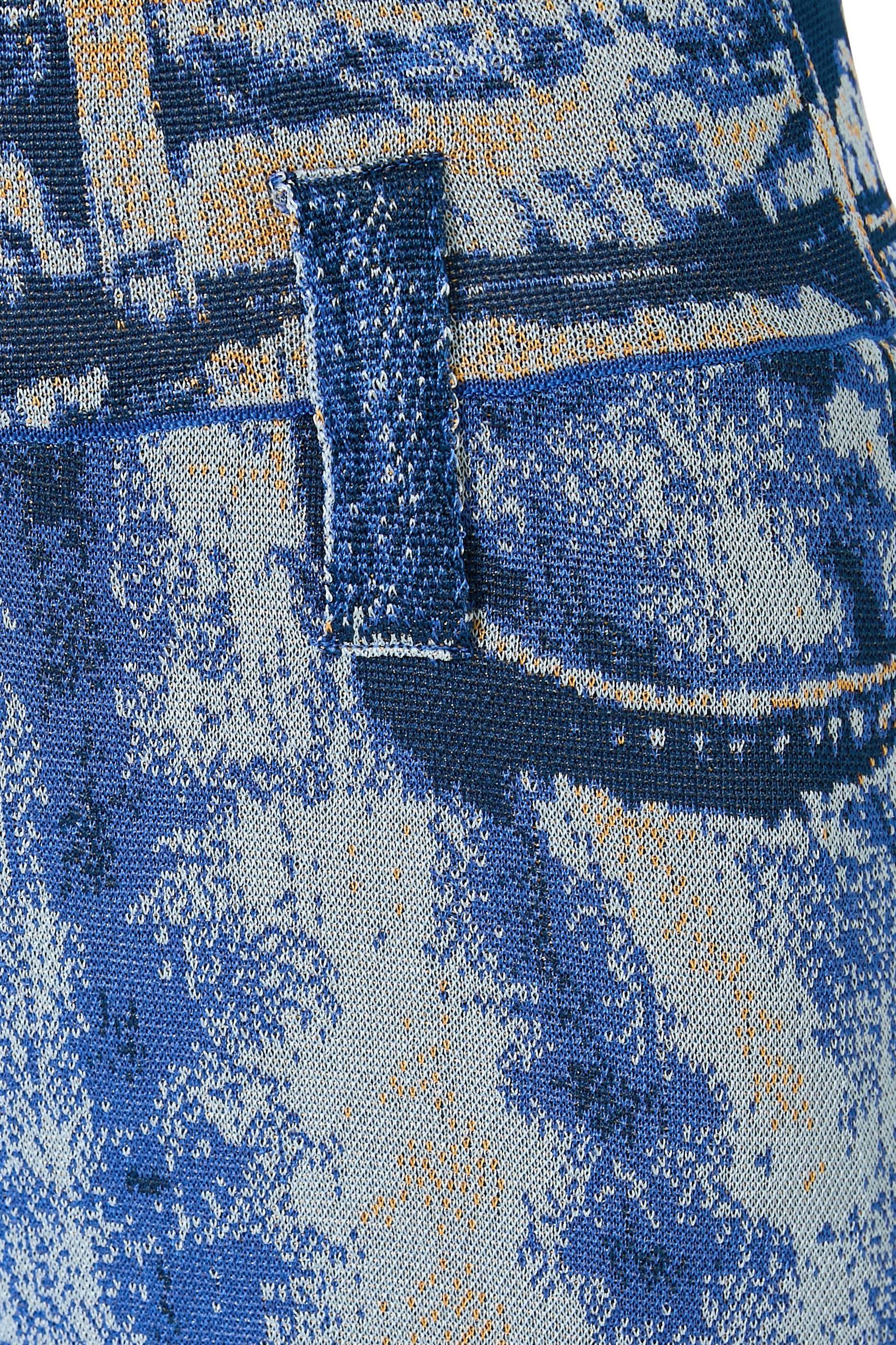 بنطال أريا بقصة ساق واسعة وطبعة دنيم 