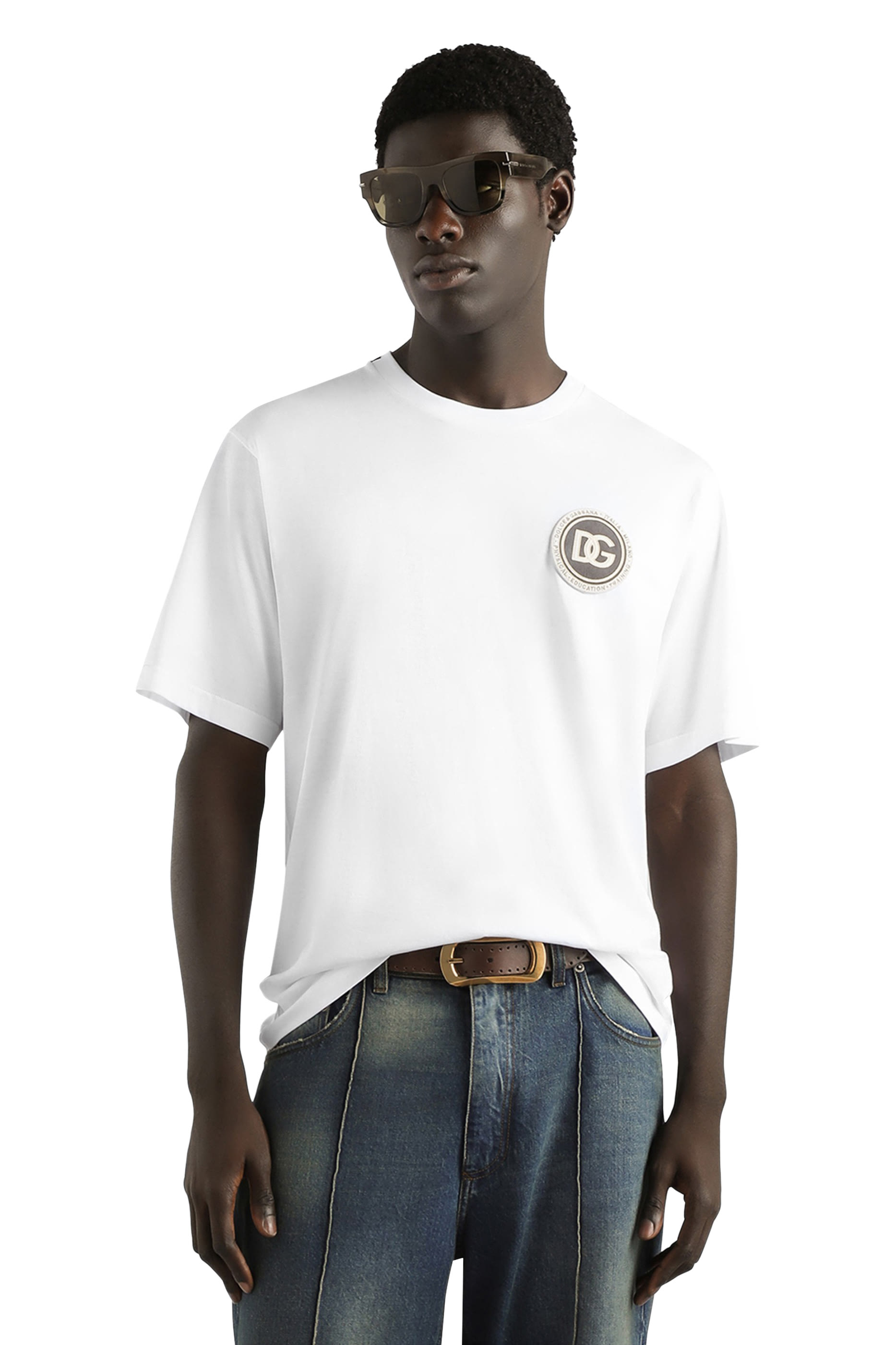 تيشيرت مزين برقعة شعار الماركة