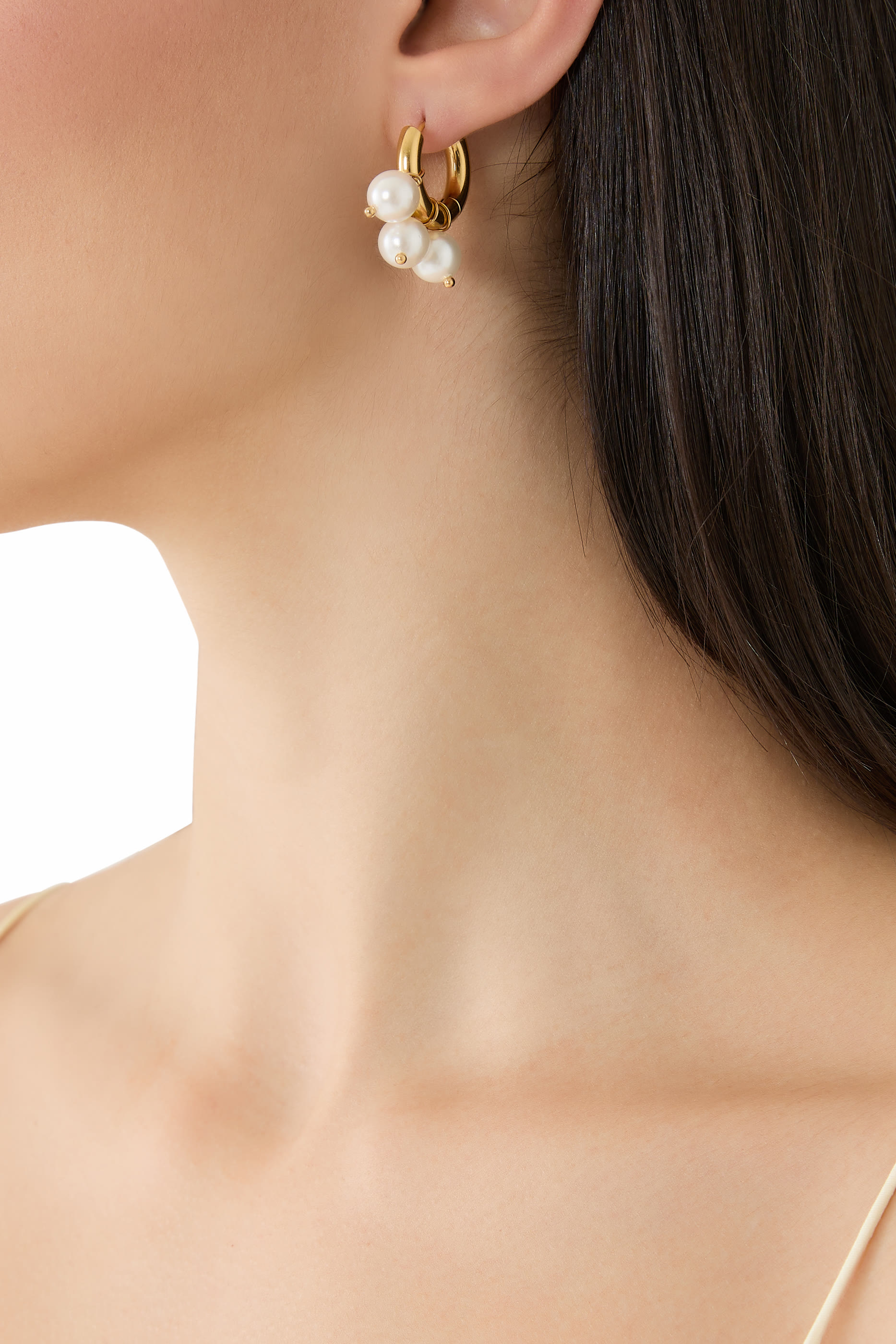 أقراط دائرية مرصعة بلؤلؤ وكريستال