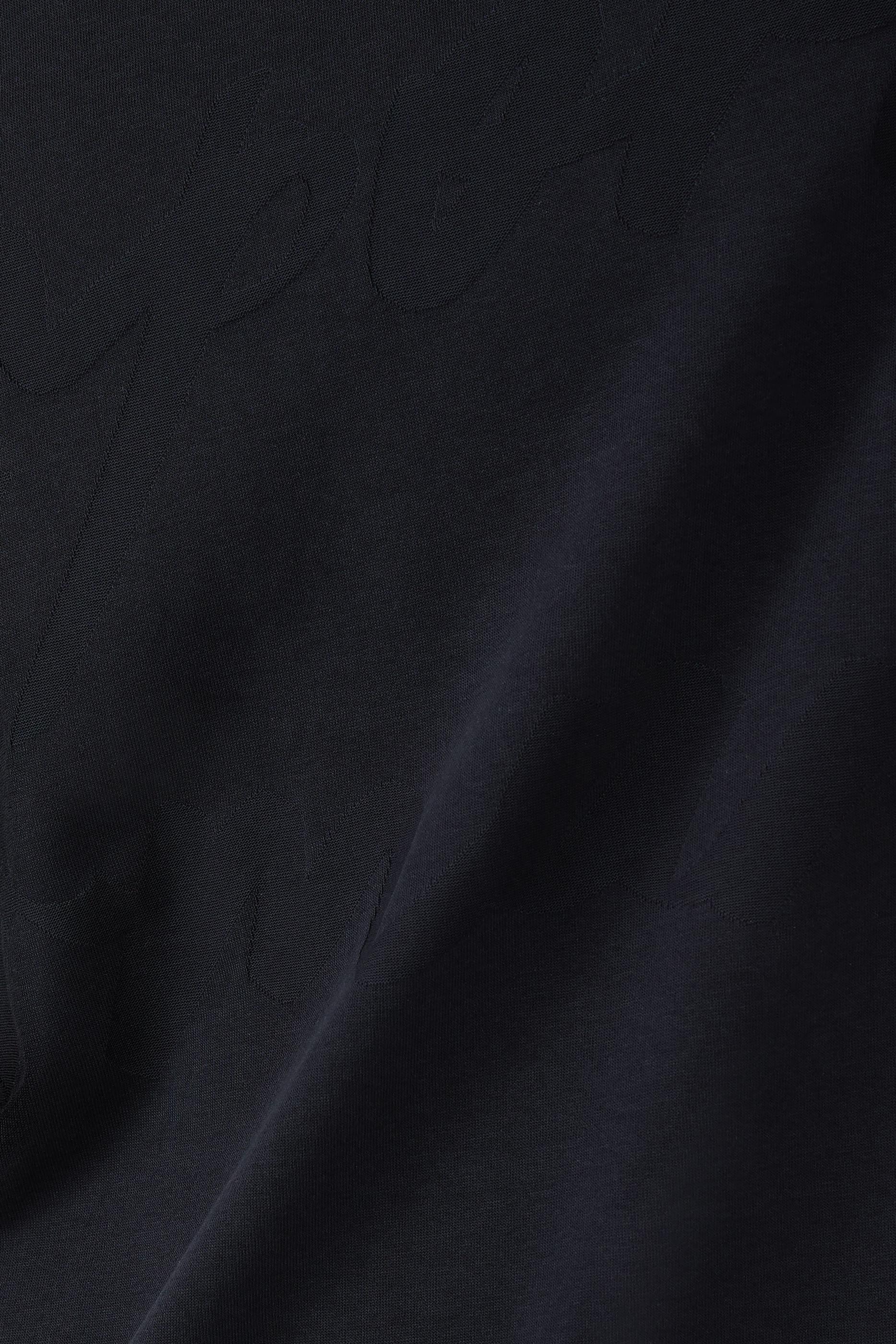 تيشيرت بأكمام قصيرة