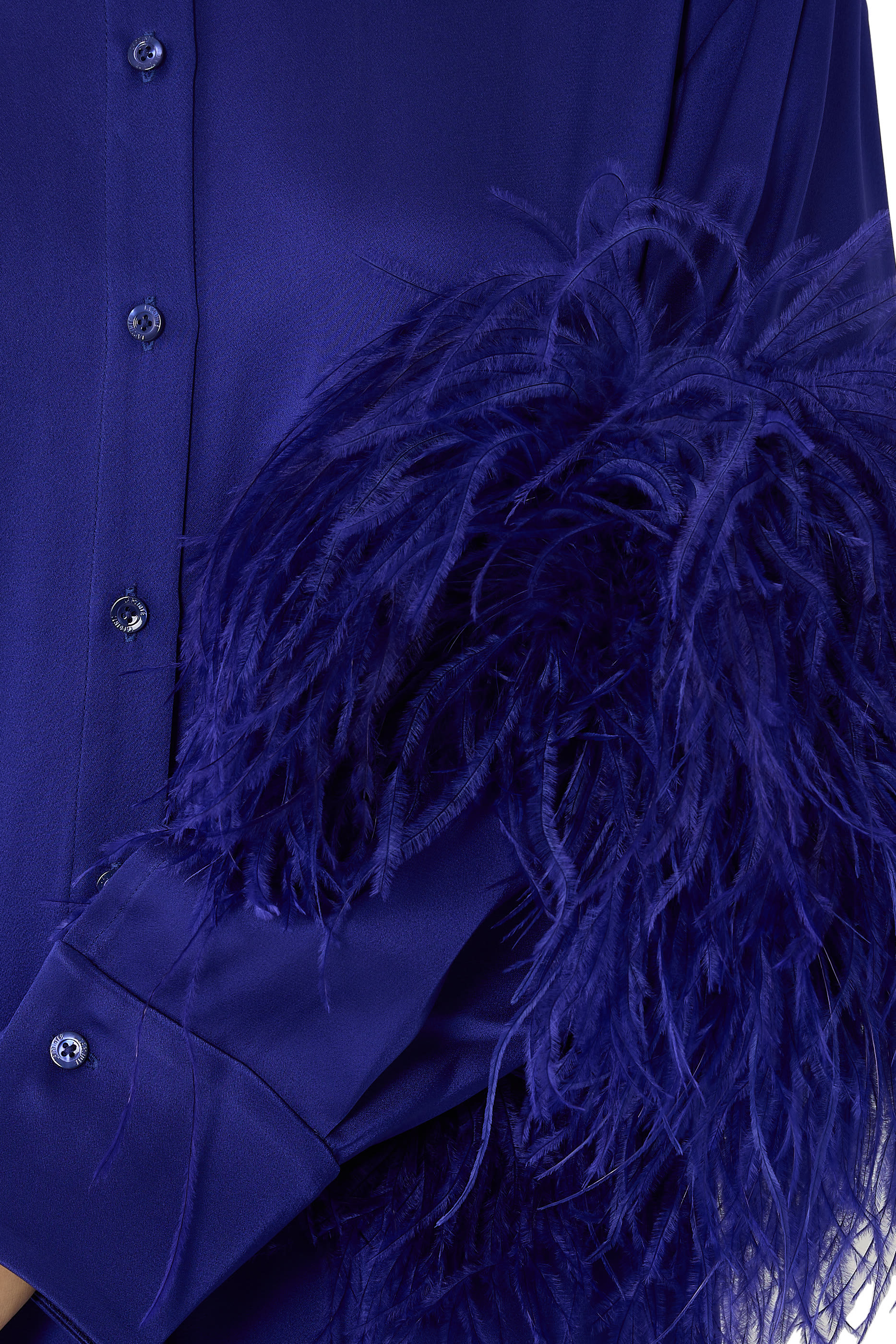 فستان طويل بأزرار وريش ستان