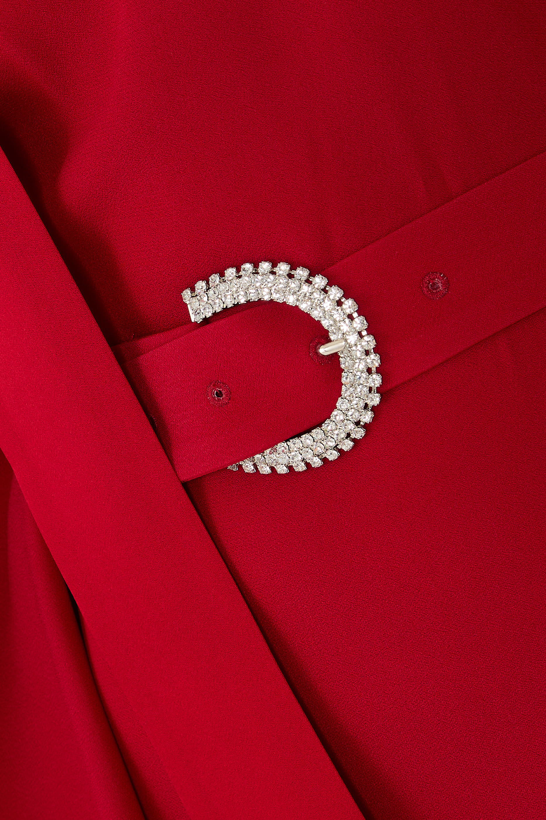 قفطان لا لونا مرصع بكريستال