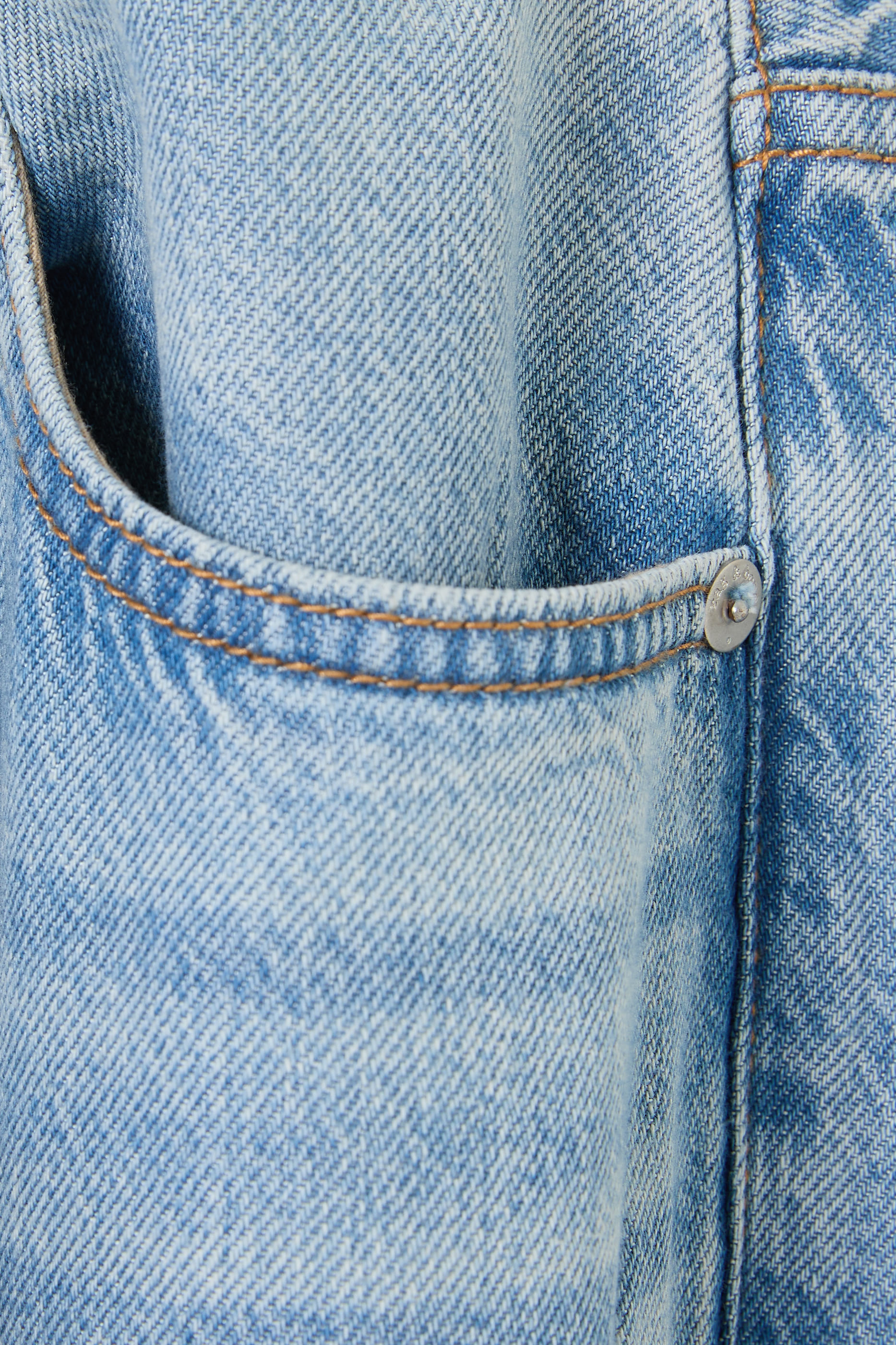  بنطال جينز لوغان خفيف الوزن بقصة ساق واسعة