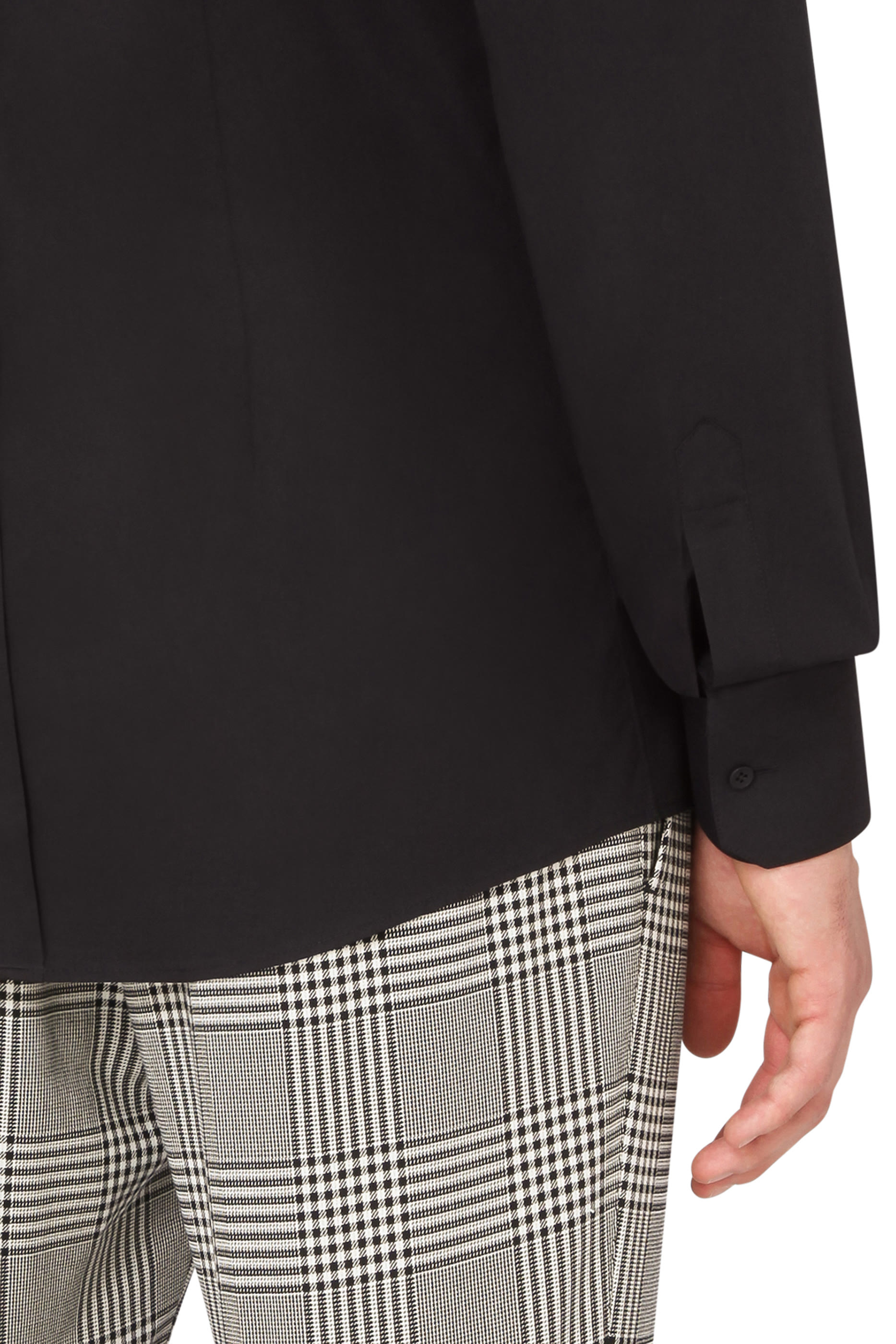 قميص بقصة ضيقة قطن