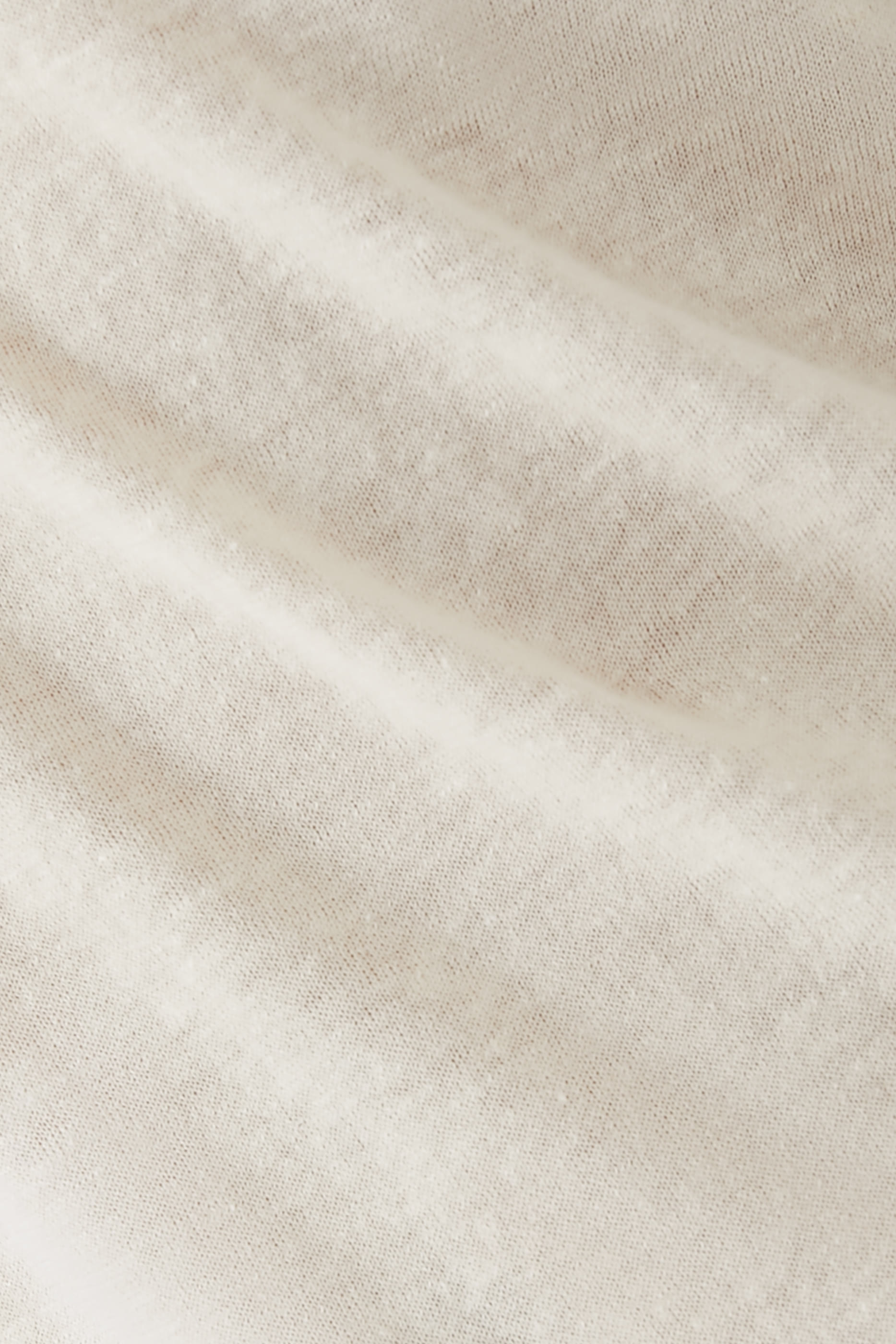 تيشيرت قطن وكتان بقصة ضيقة