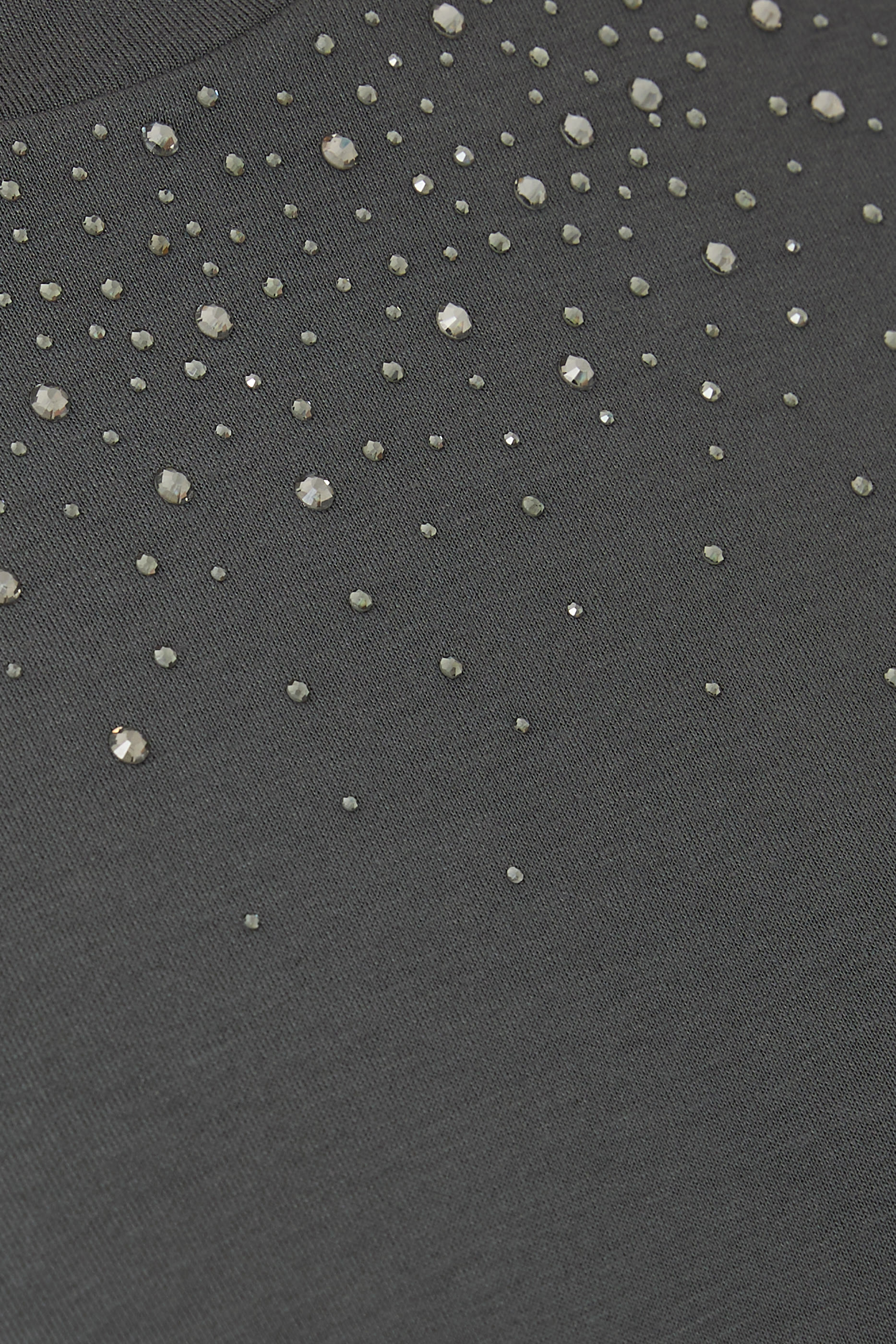 تيشيرت مطرز بالكريستال 